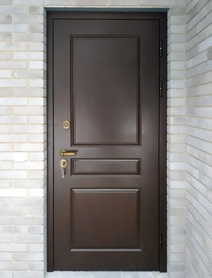 Дверь коричневого цвета Дверь коричневого цвета